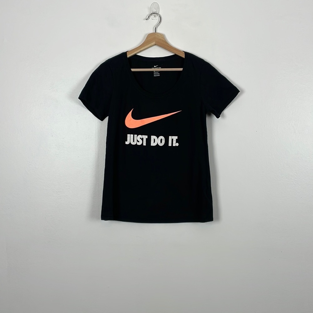 The Nike Tee short sleeve Just Do It pullover black white tee shirt Size Small